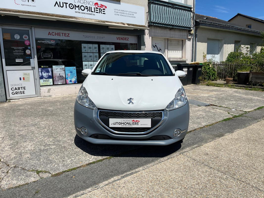 Peugeot 208 — 2