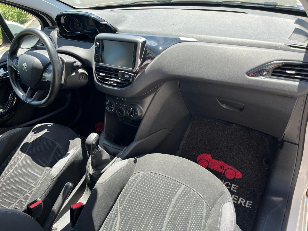 Peugeot 208 — 14