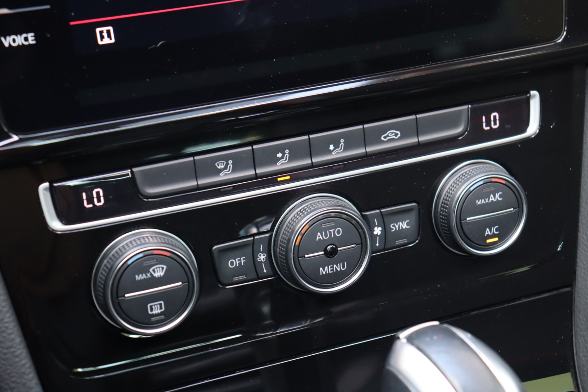 Volkswagen Golf — 23