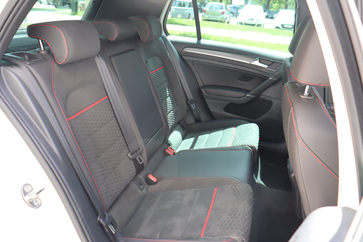 Volkswagen Golf — 27