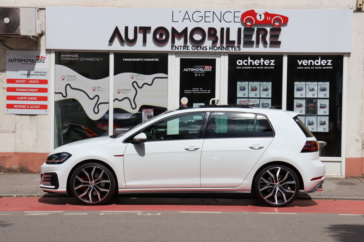 Volkswagen Golf — 3