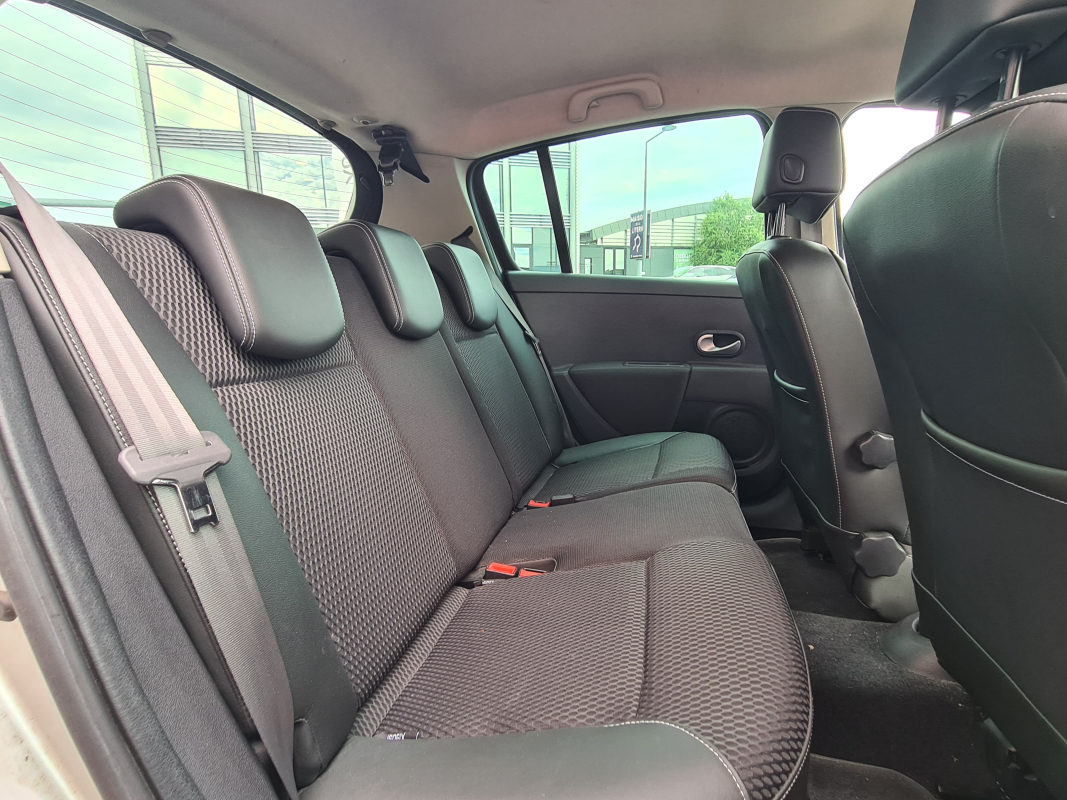 Renault Clio — 12
