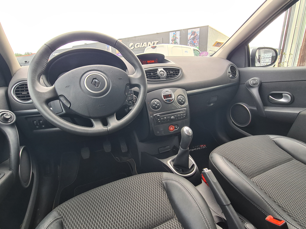 Renault Clio — 24