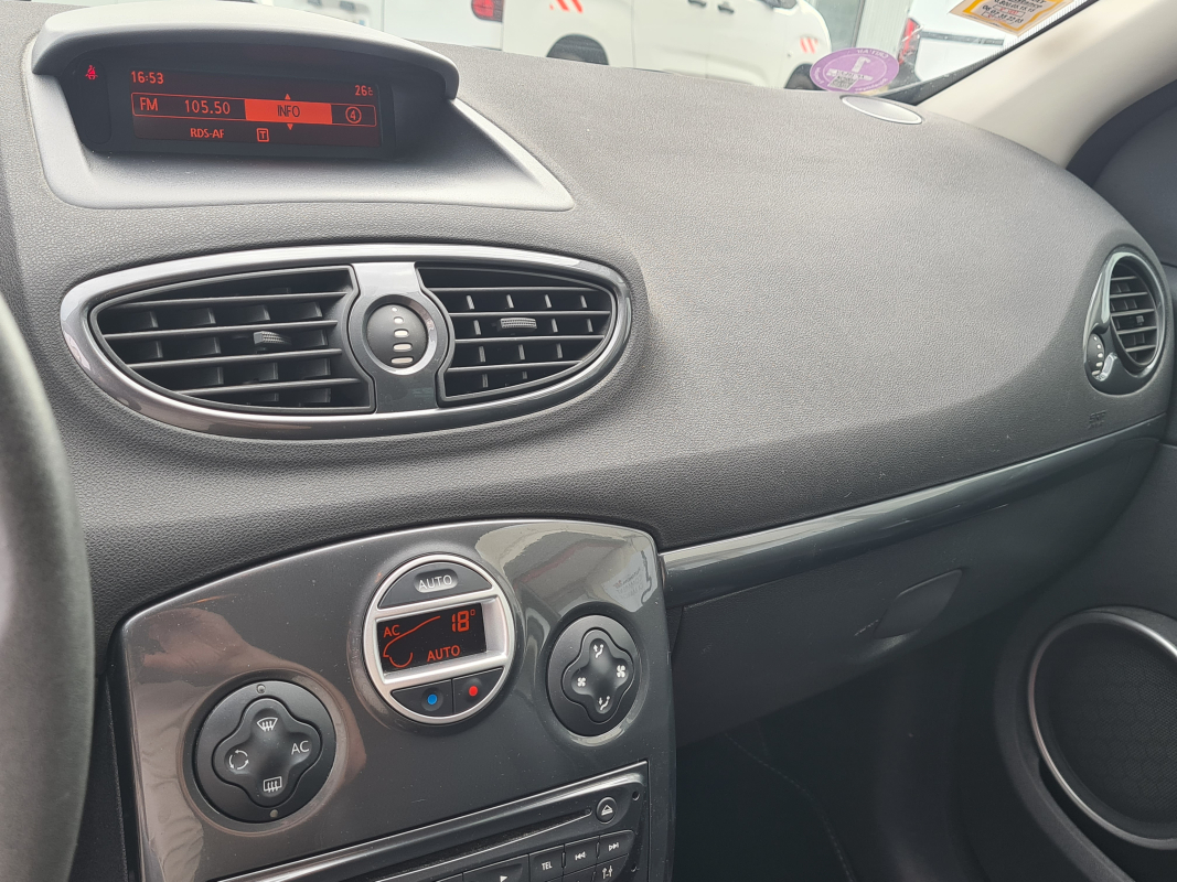 Renault Clio — 16