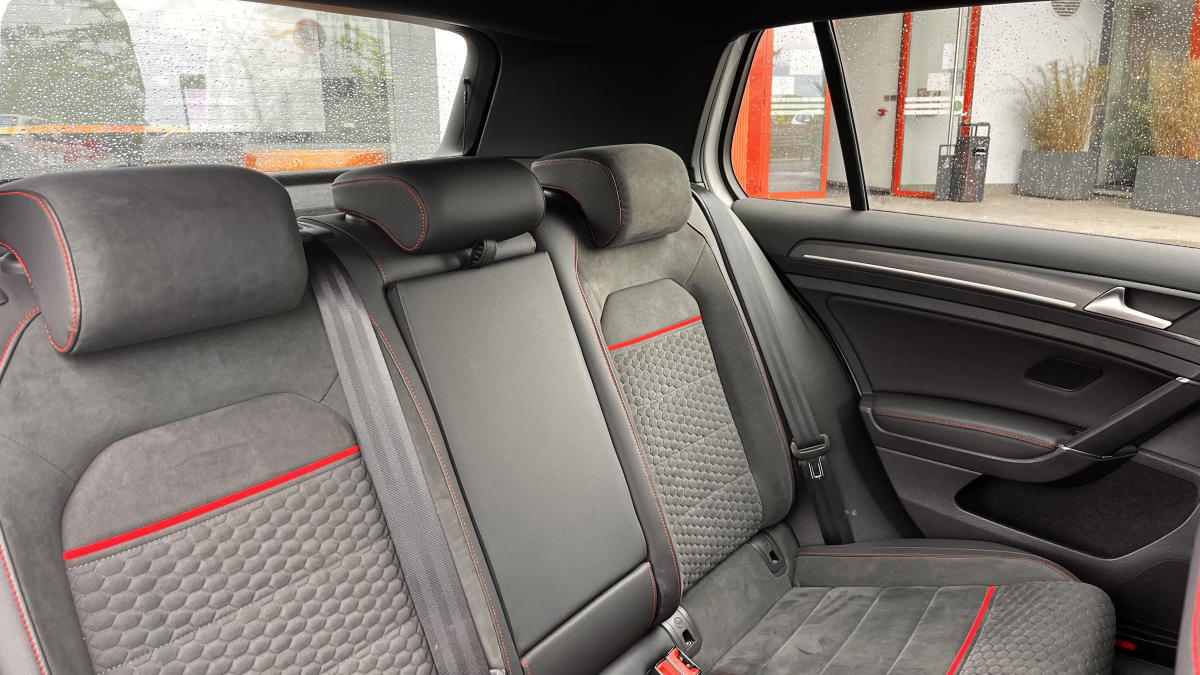 Volkswagen Golf — 15