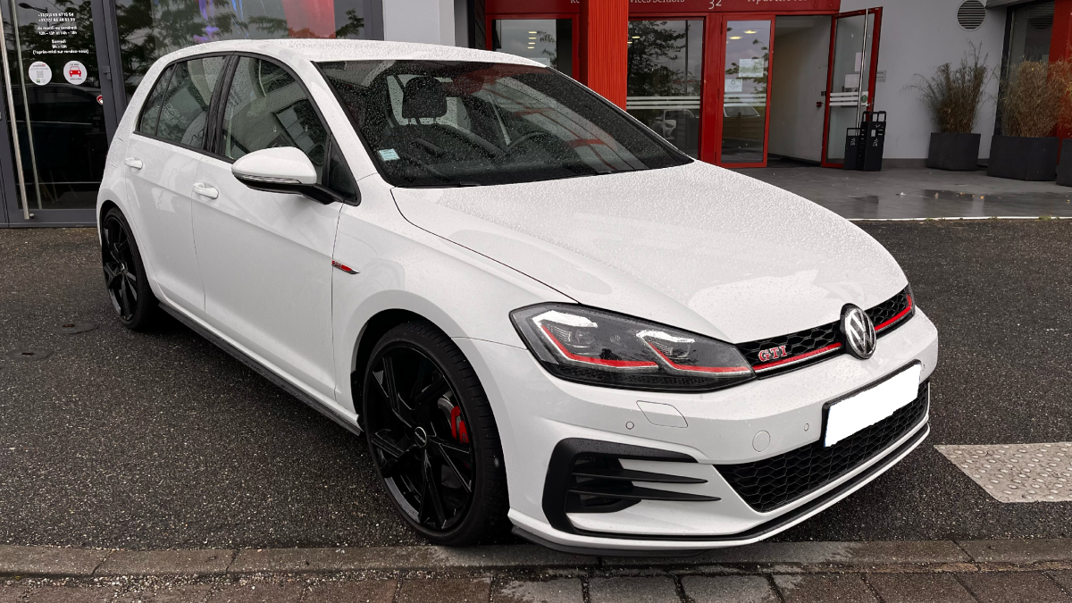 Volkswagen Golf — 3