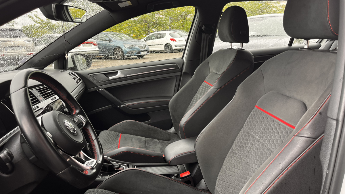 Volkswagen Golf — 19