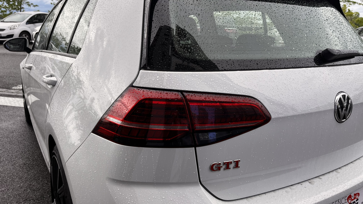 Volkswagen Golf — 32