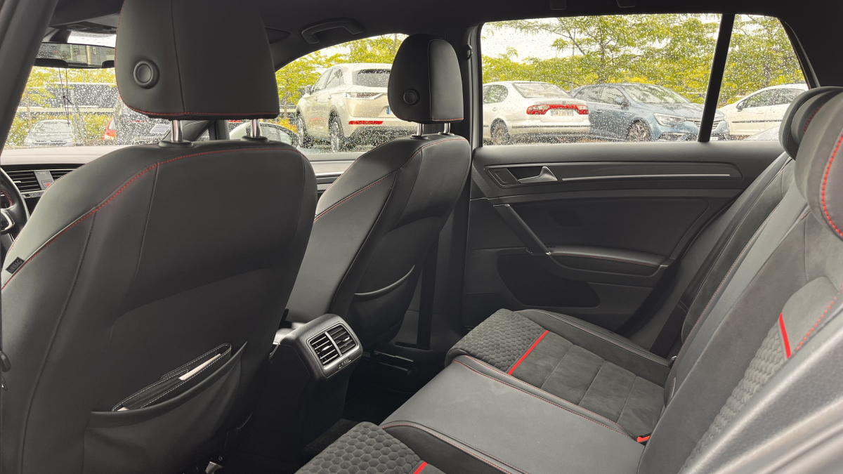 Volkswagen Golf — 16