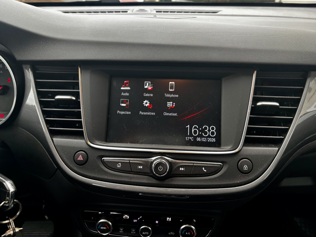 Opel Crossland — 24