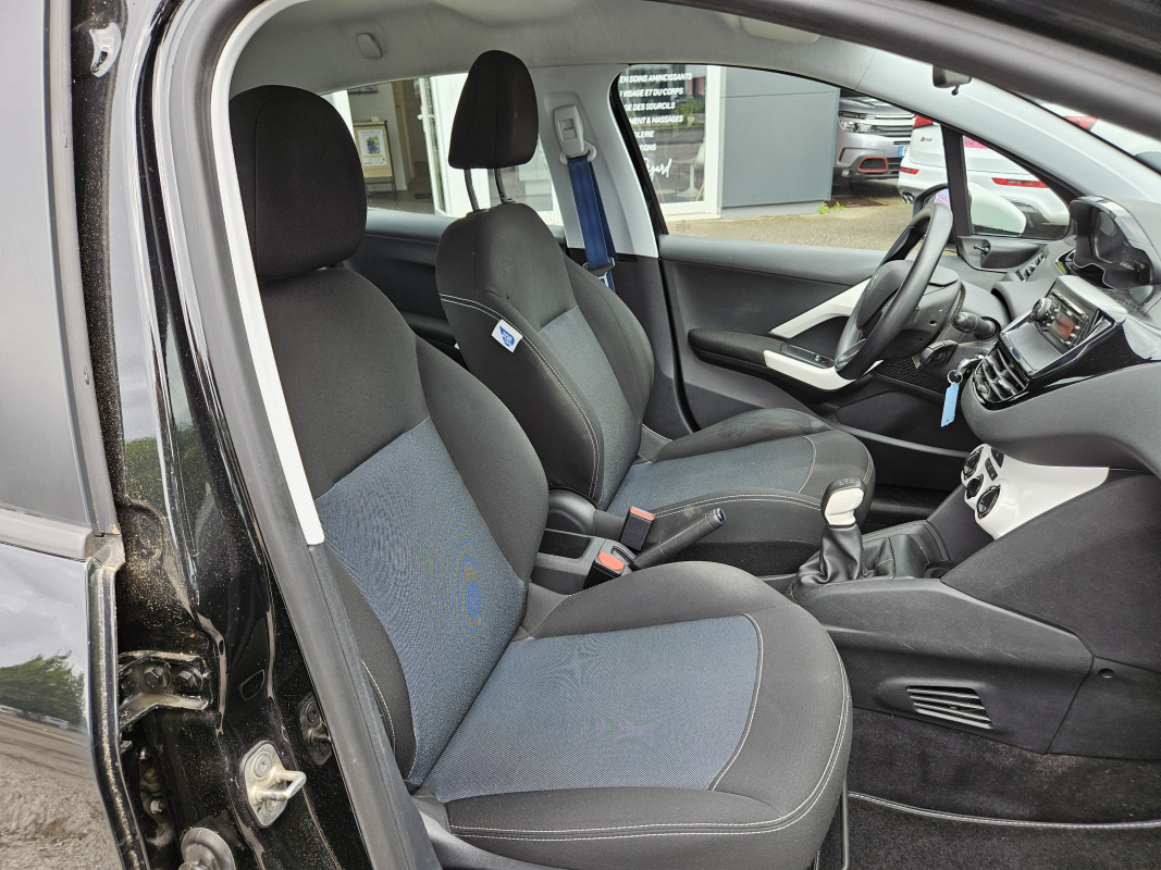 Peugeot 208 — 13