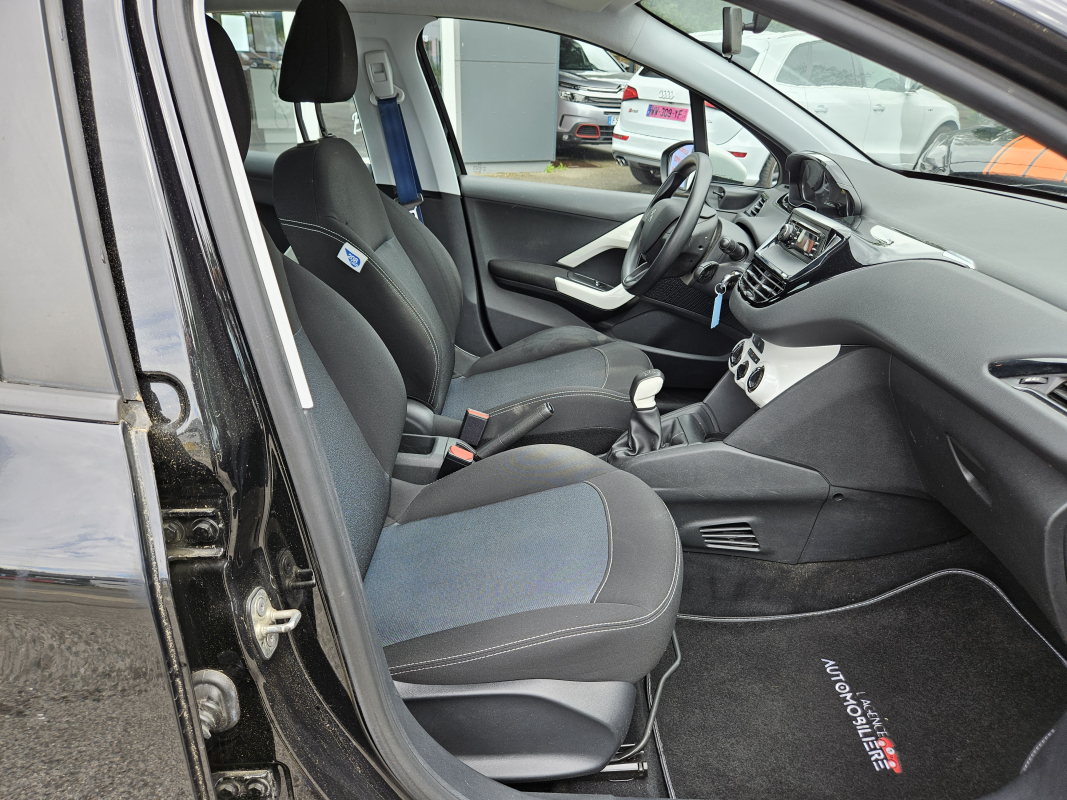 Peugeot 208 — 14