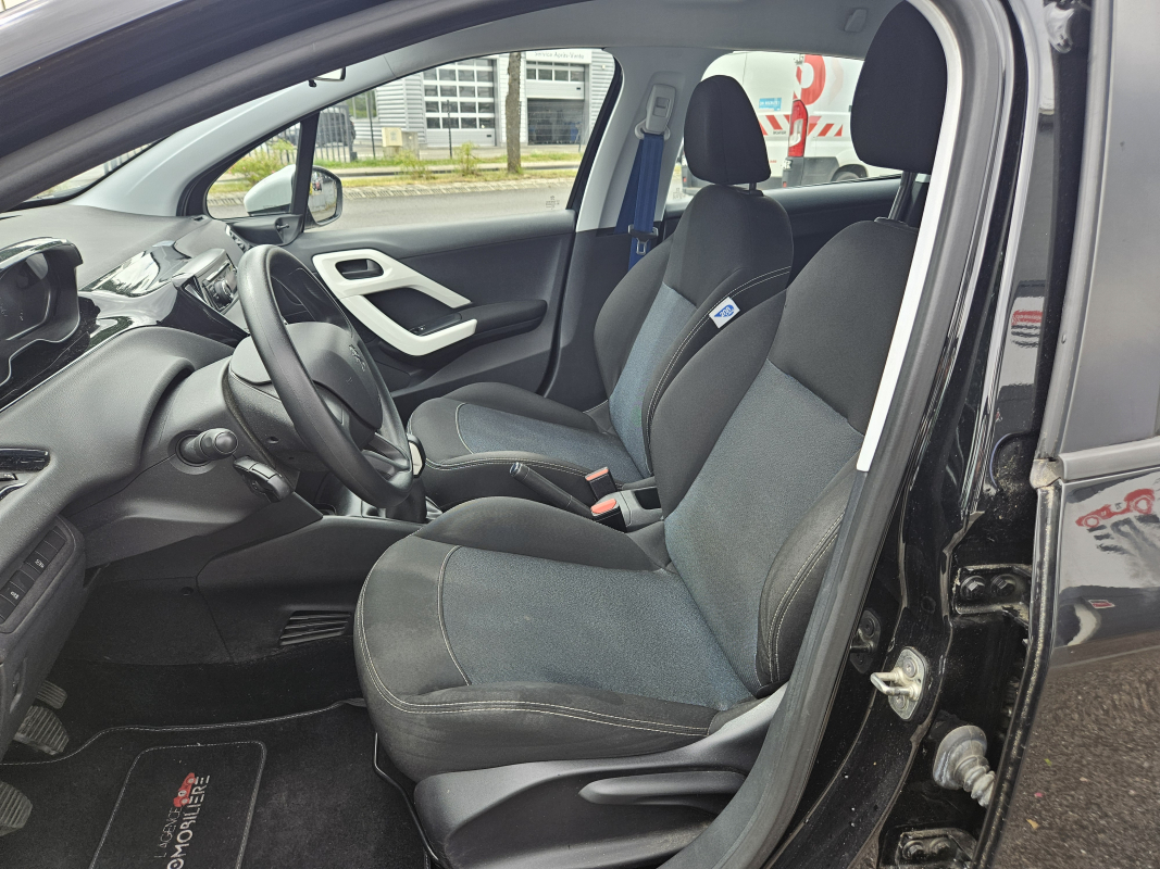 Peugeot 208 — 9