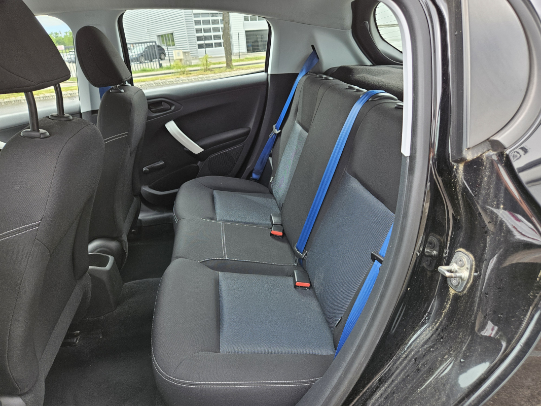 Peugeot 208 — 15