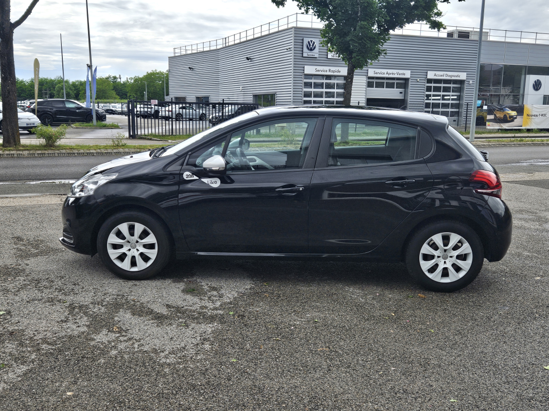 Peugeot 208 — 5