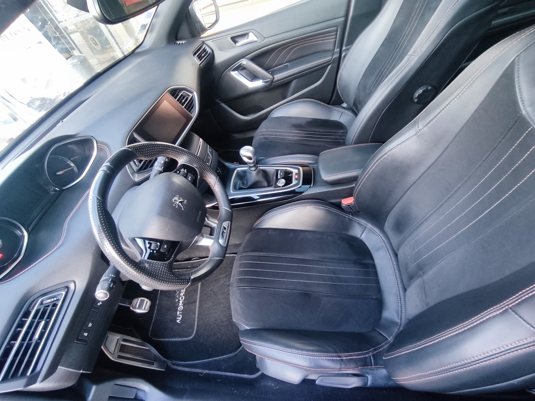Peugeot 308 — 10