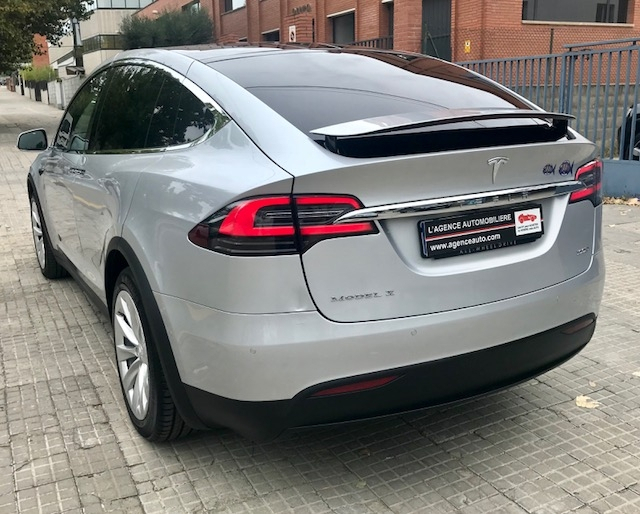 Tesla Model X — 10