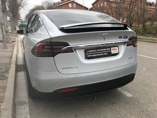 Tesla Model X — 4