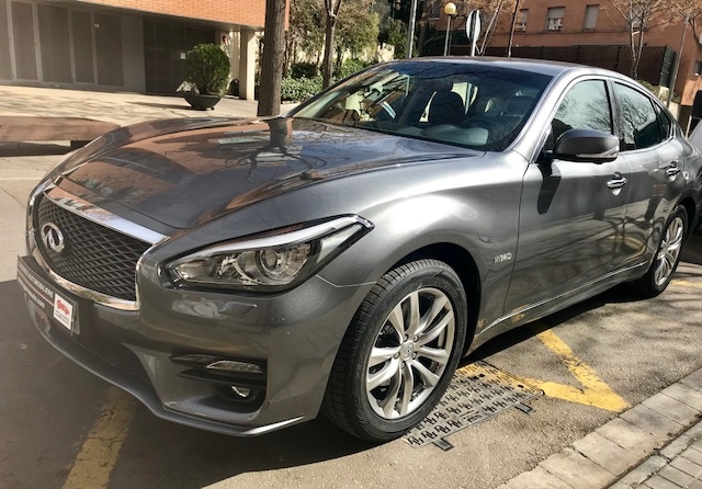 Infiniti Q70