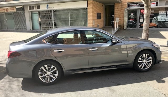 Infiniti Q70 — 2