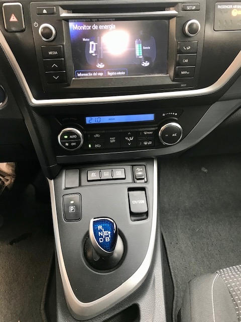 Toyota Auris — 12