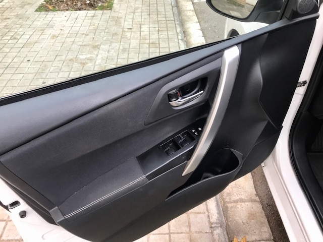 Toyota Auris — 14
