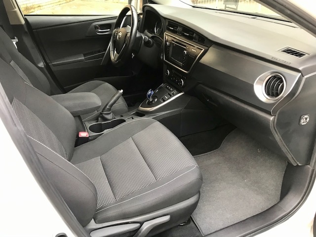 Toyota Auris — 15