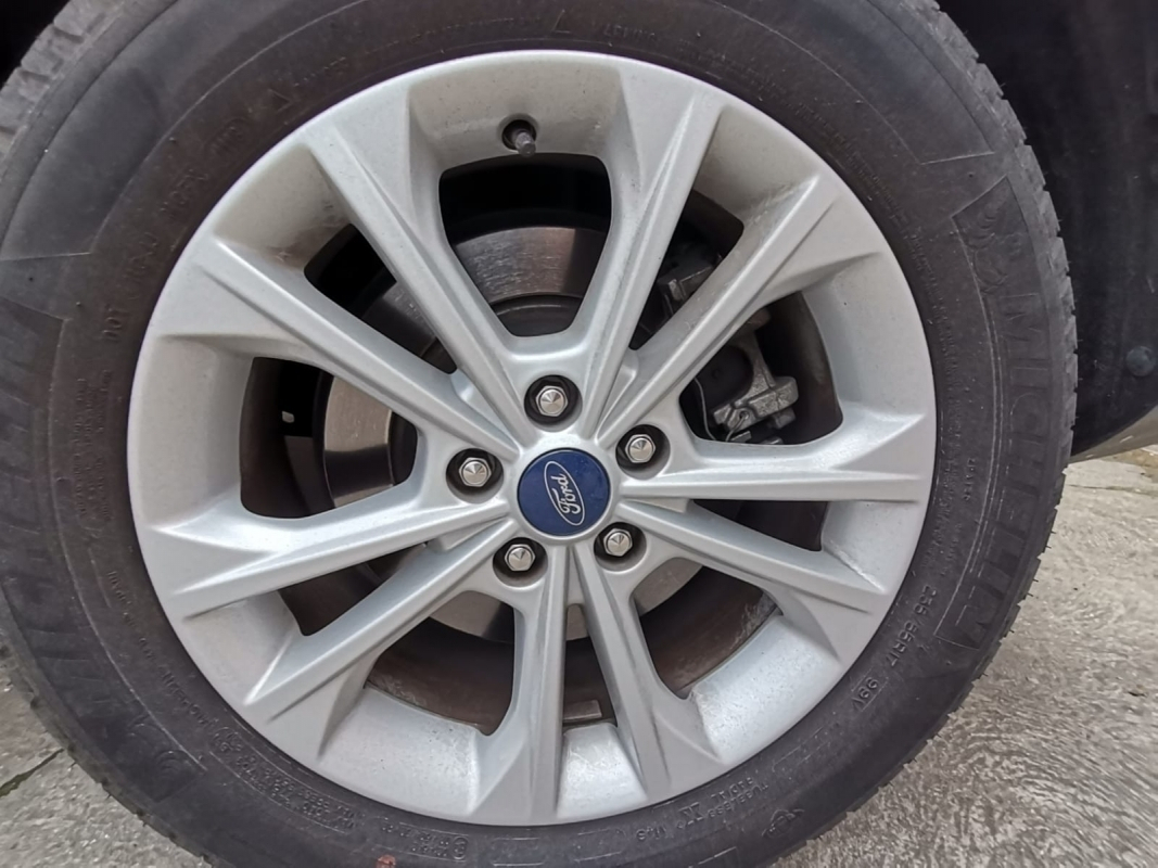 Ford Kuga — 14