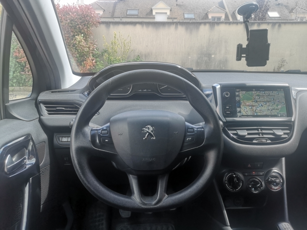Peugeot 208 — 7