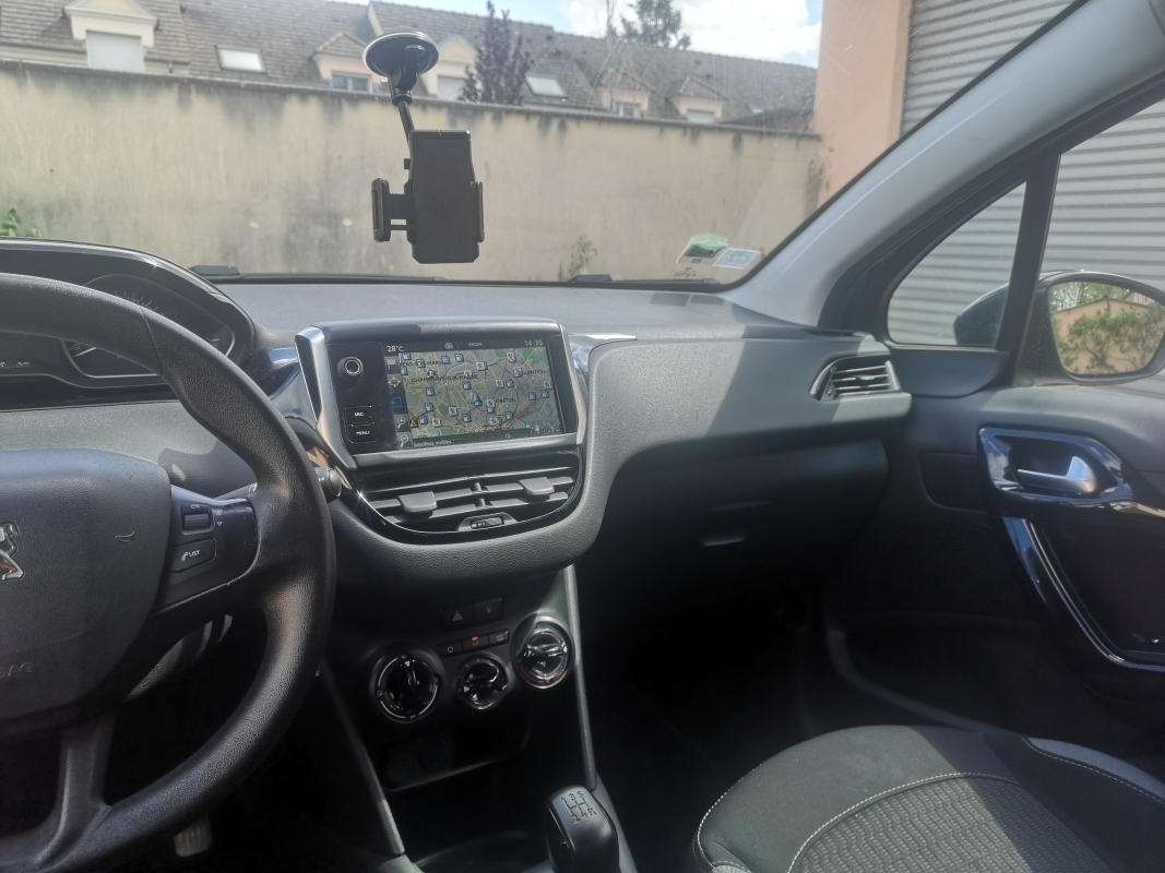 Peugeot 208 — 8