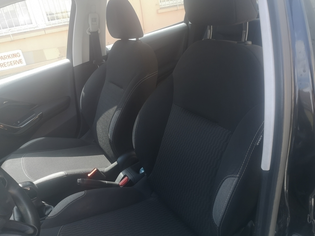 Peugeot 208 — 10