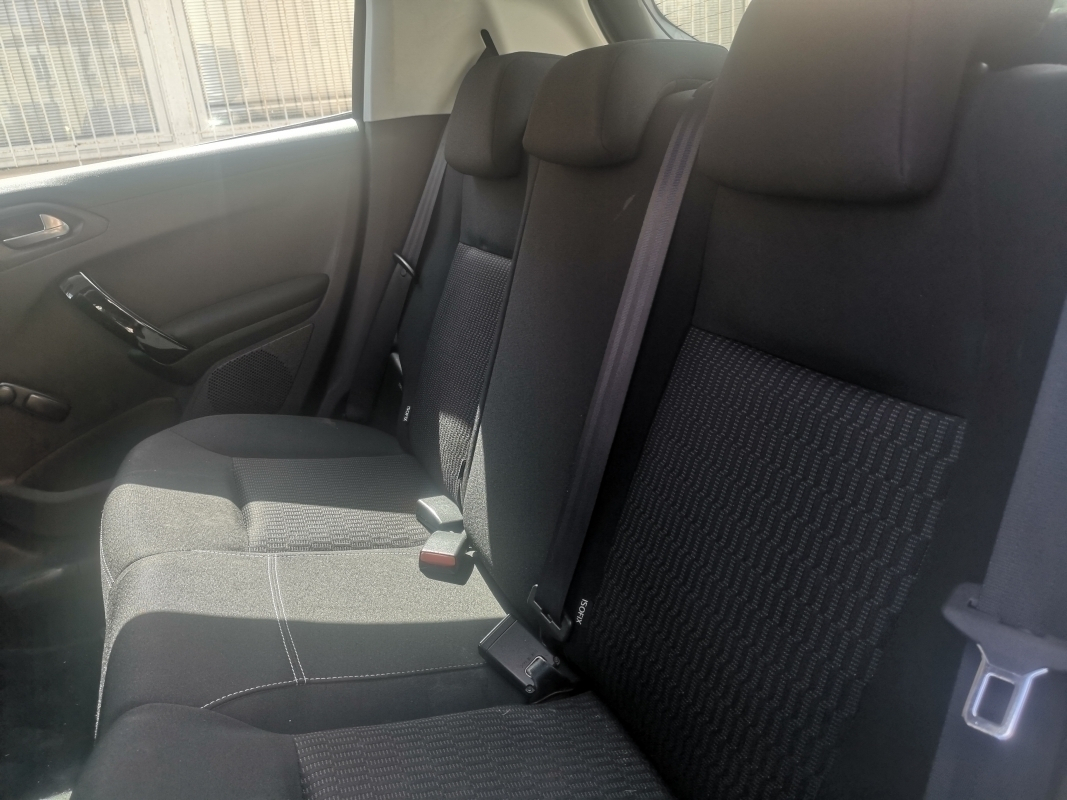 Peugeot 208 — 9