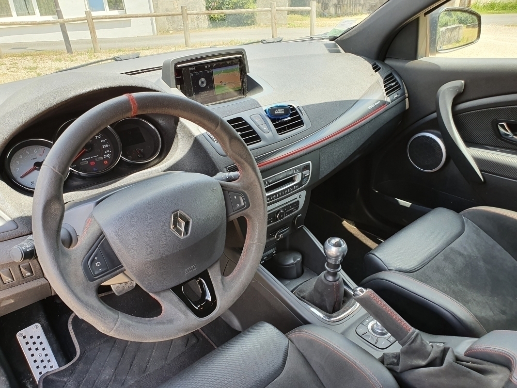 Renault Megane — 12