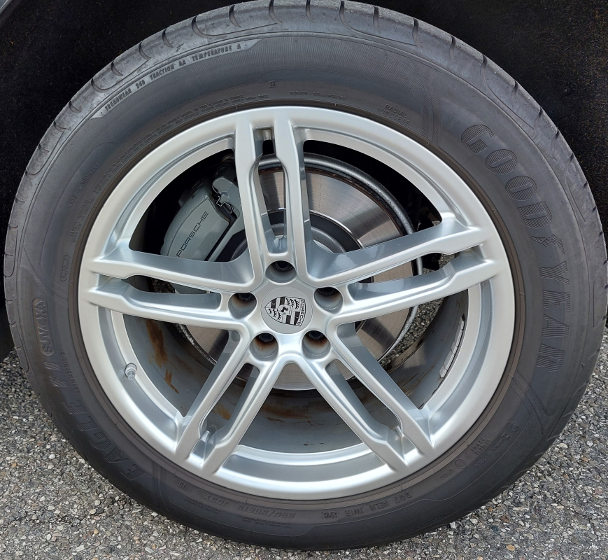 Porsche Macan — 26