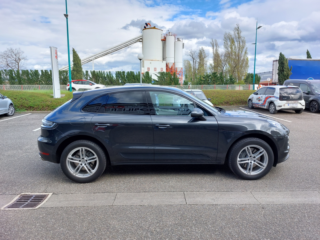 Porsche Macan — 12
