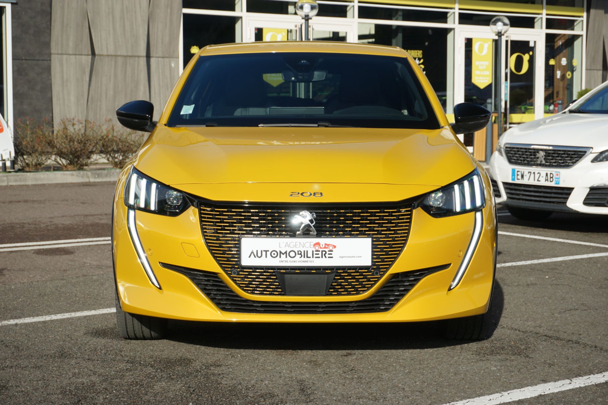 Peugeot 208 — 4