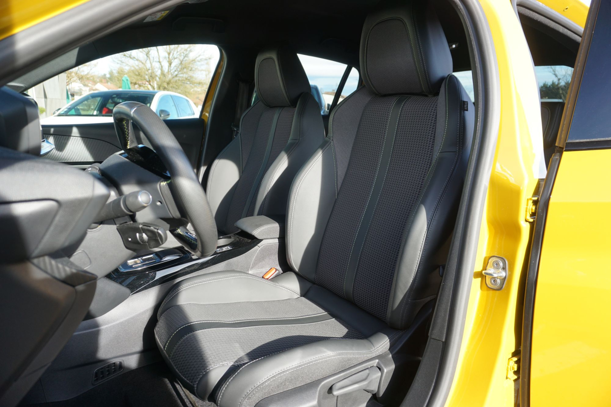 Peugeot 208 — 22