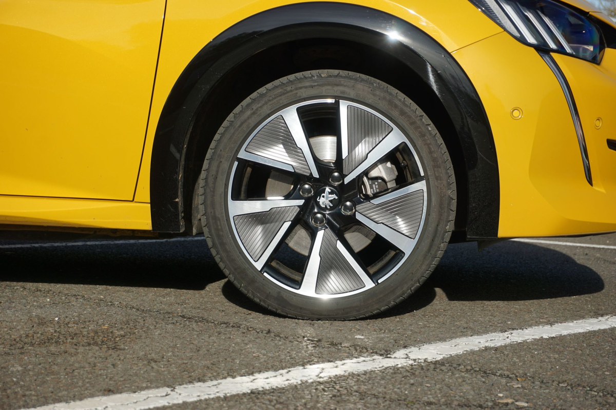 Peugeot 208 — 72