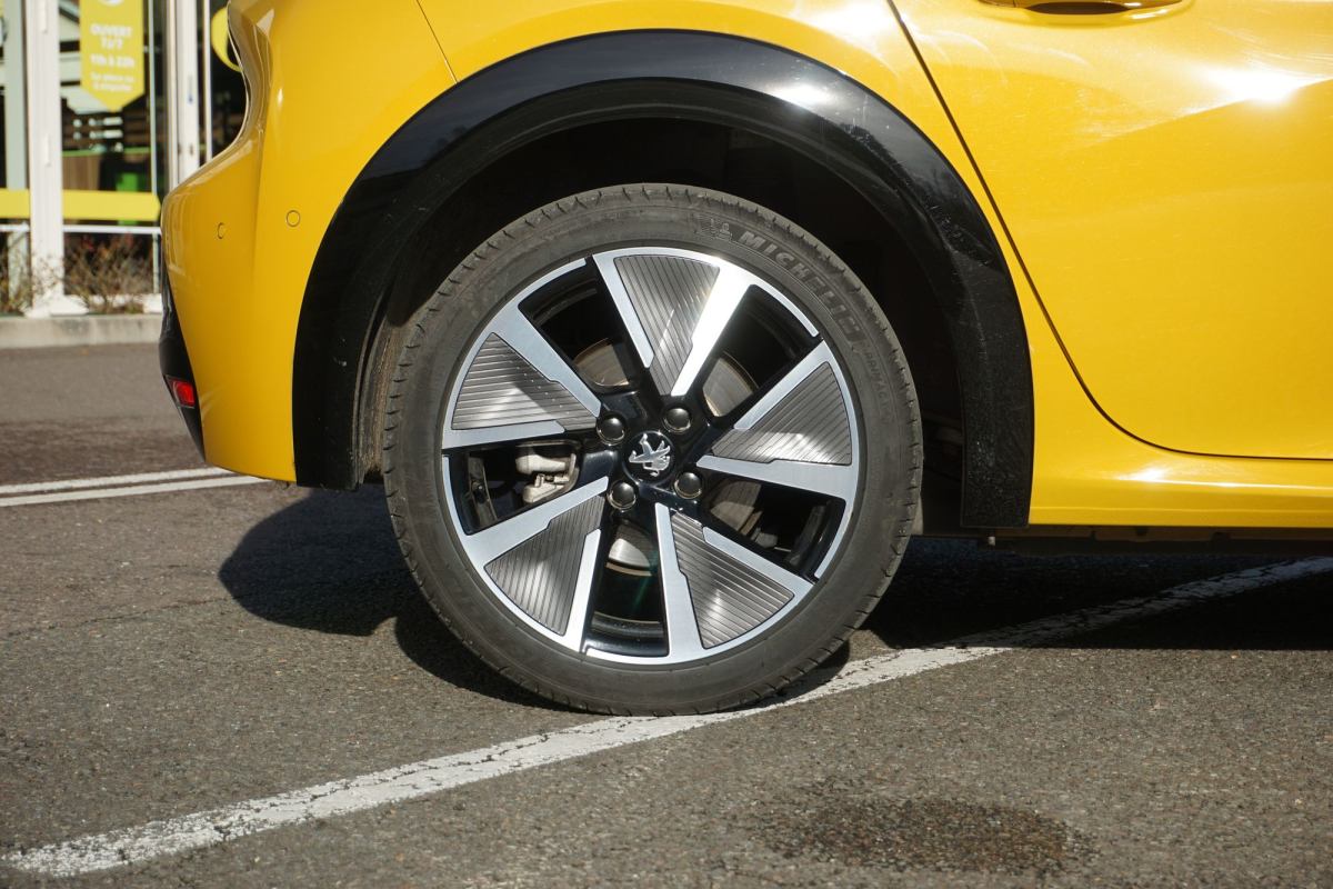 Peugeot 208 — 74