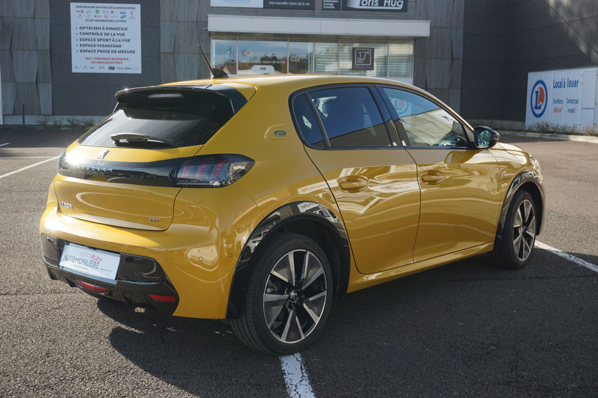Peugeot 208 — 10