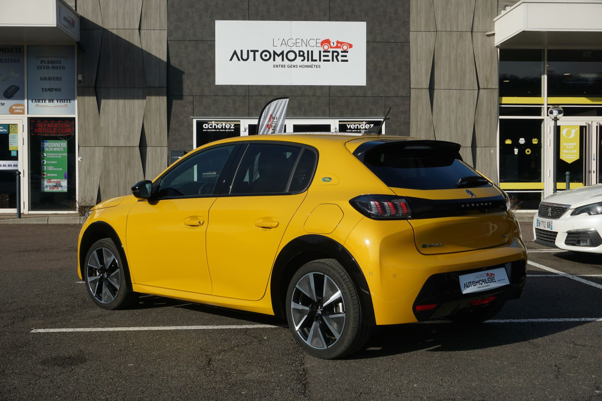 Peugeot 208 — 14