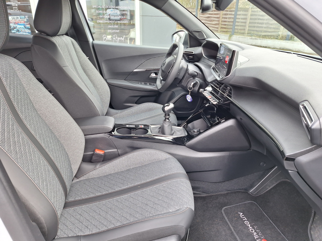Peugeot 2008 — 24