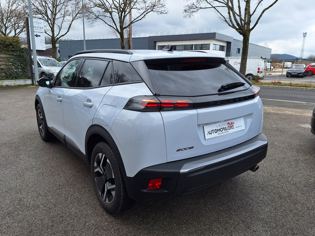 Peugeot 2008 — 8