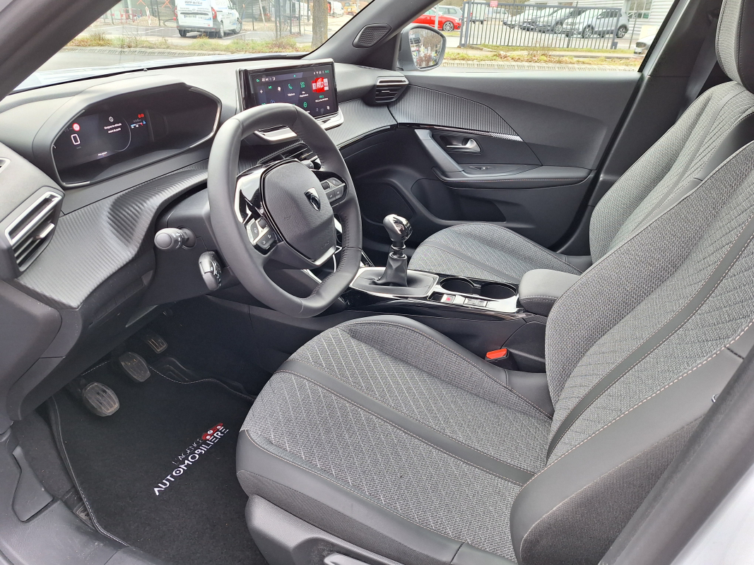 Peugeot 2008 — 20