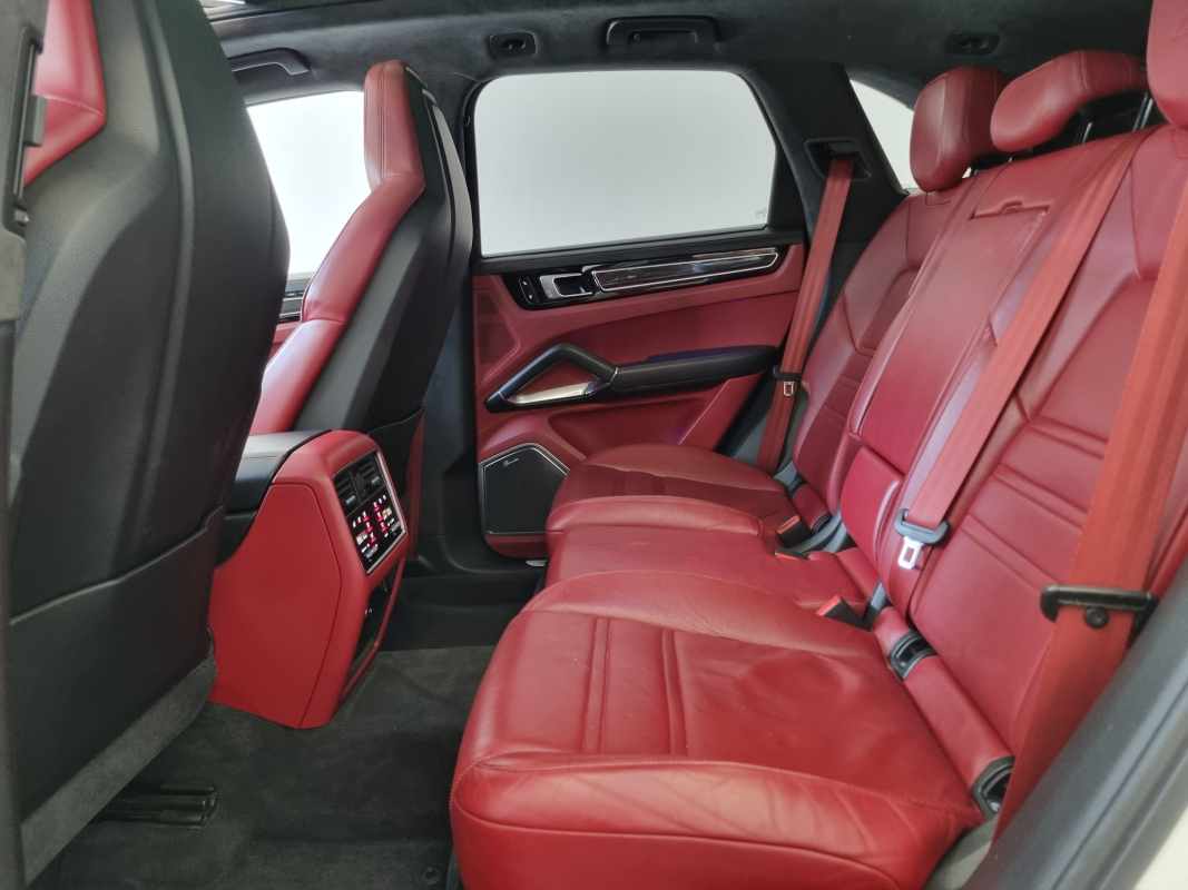Porsche Cayenne — 24