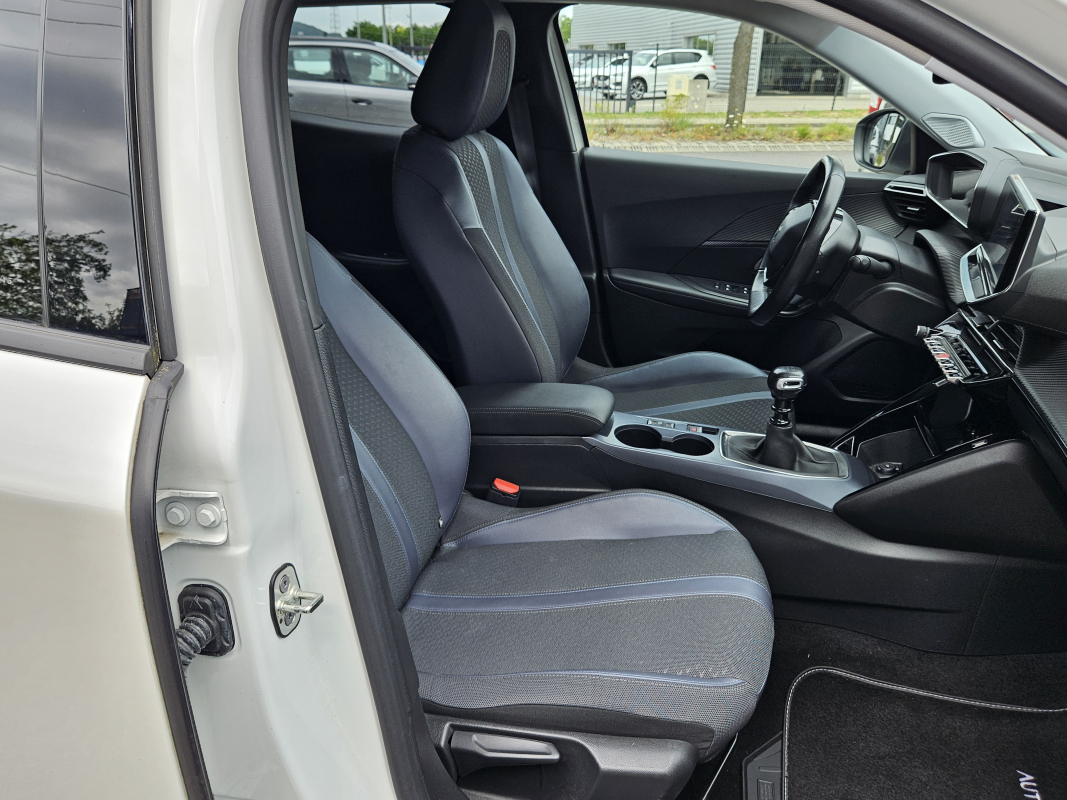 Peugeot 2008 — 23