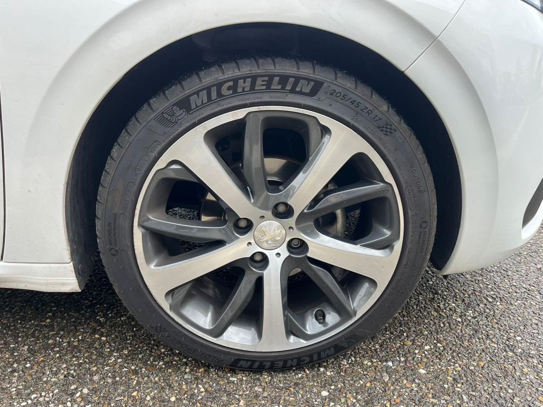 Peugeot 208 — 40