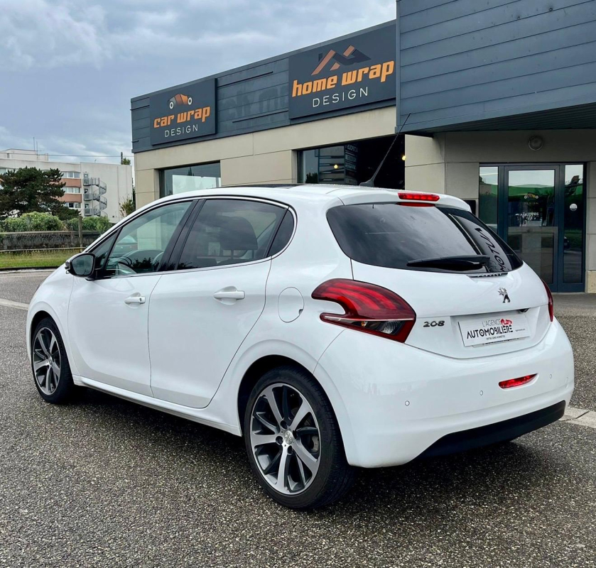 Peugeot 208 — 6