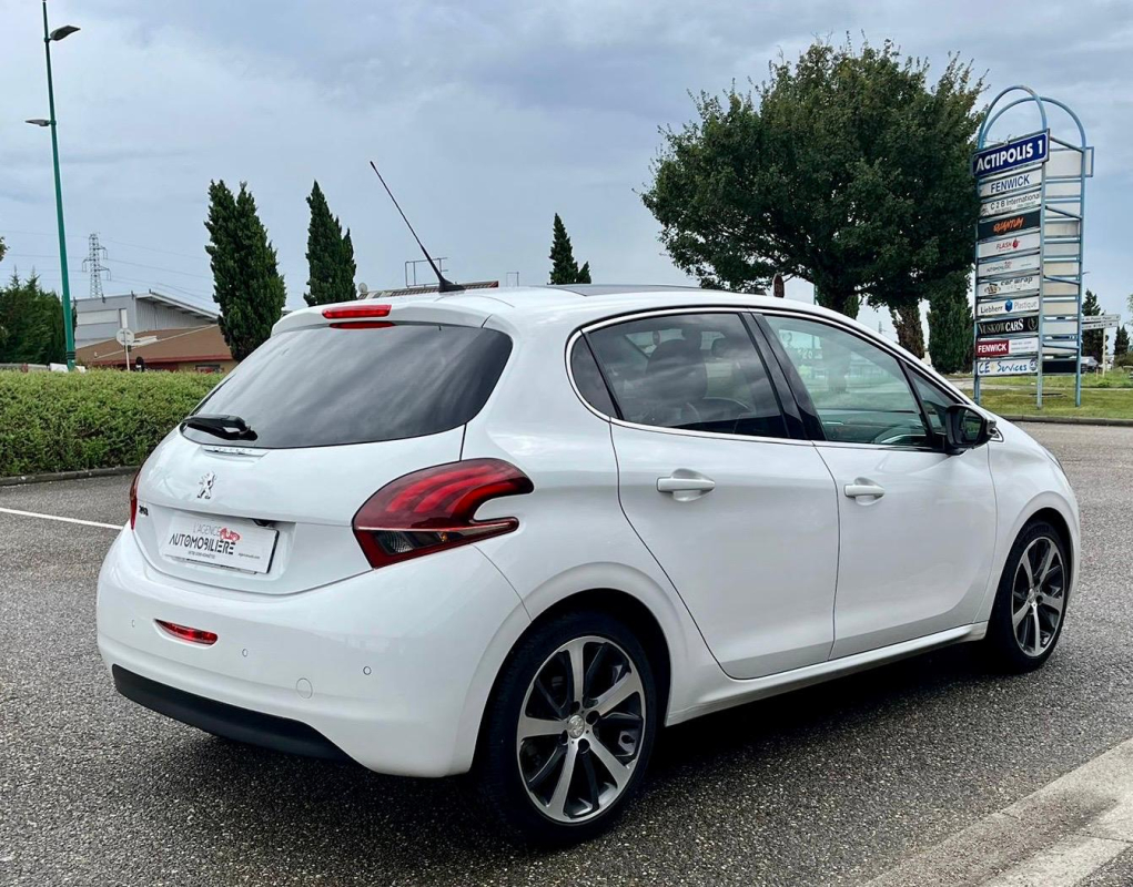 Peugeot 208 — 10