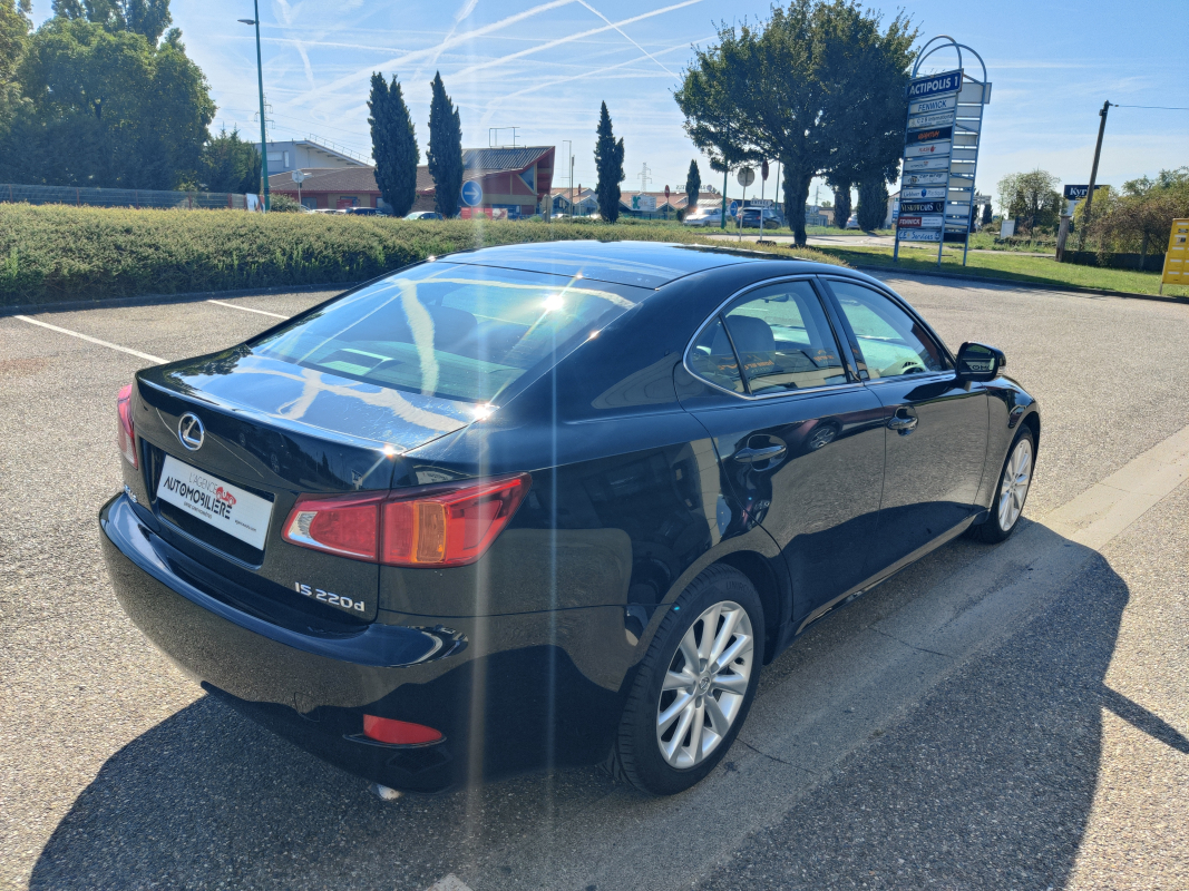 Lexus IS — 10